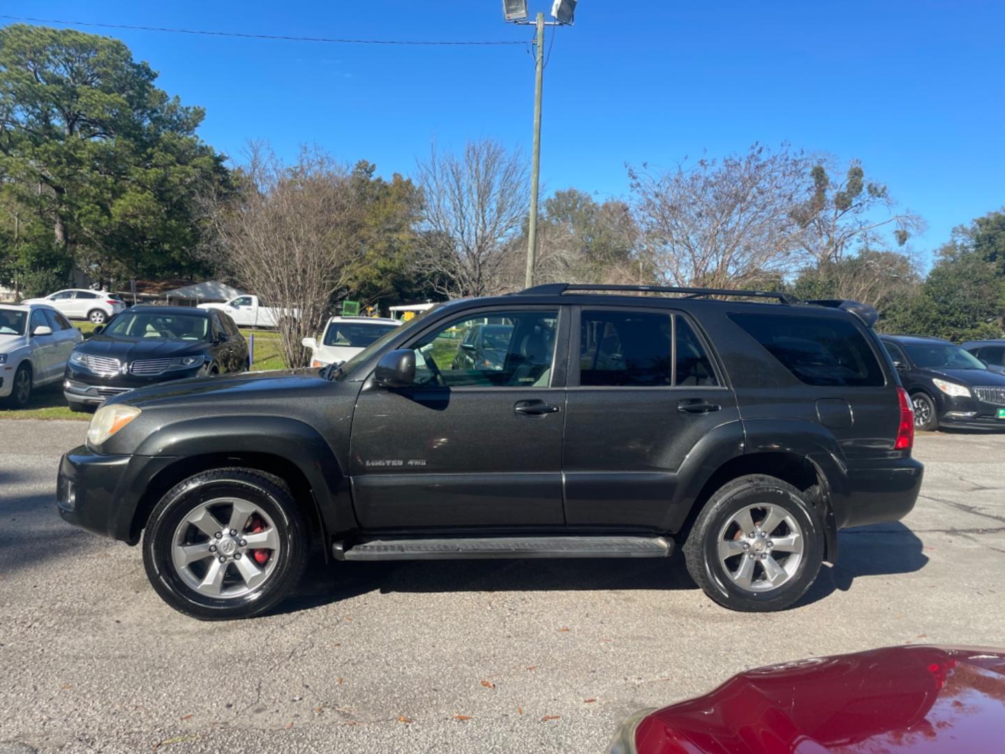 2007 GRAY TOYOTA 4RUNNER LIMITED (JTEBT17R778) with an 4.7L engine, Automatic transmission, located at 5103 Dorchester Rd., Charleston, SC, 29418-5607, (843) 767-1122, 36.245171, -115.228050 - Clean Spacious Interior with Leather, Power Rear Window, CD/AUX/Sat, Navigation, Backup Camera, Dual Climate Control, Power Everything (windows, locks, seats, mirrors), Memory/Heated Seats, Keyless Entry, Tow Package, Alloy Wheels. Local Trade-in! Clean CarFax (no accidents reported!) 186k miles Lo - Photo#3